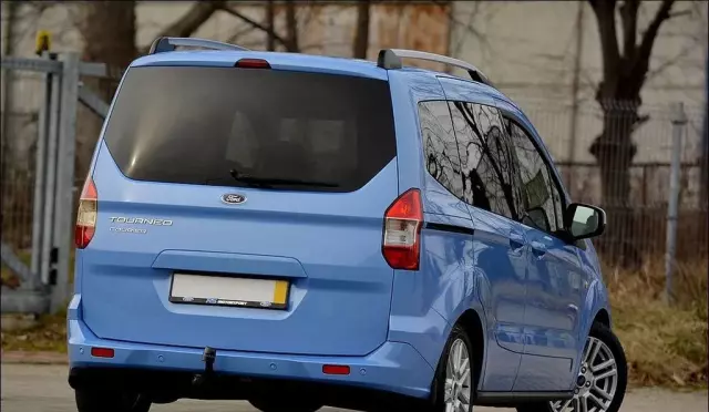 FORD Tourneo Courier 