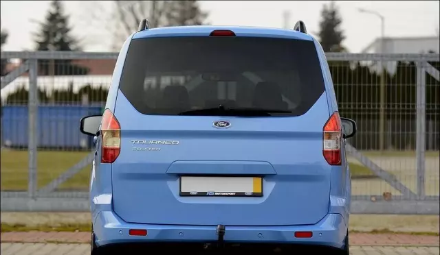 FORD Tourneo Courier 