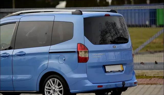 FORD Tourneo Courier 
