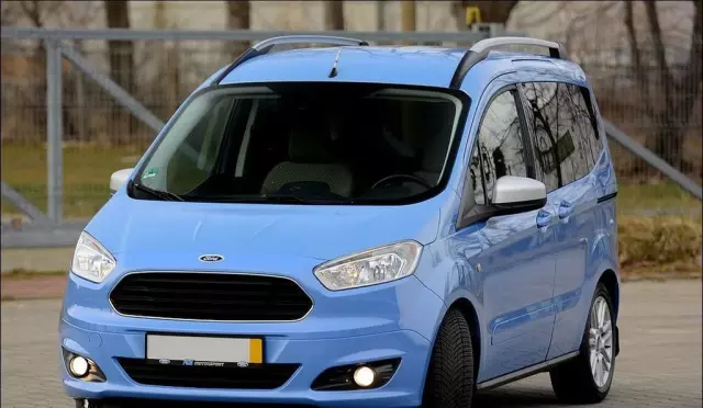 FORD Tourneo Courier 