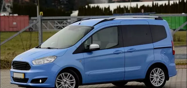 FORD Tourneo Courier 