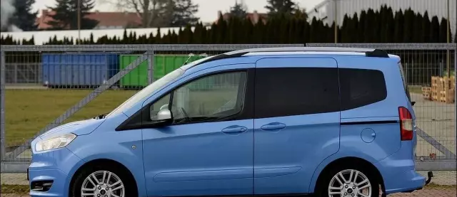 FORD Tourneo Courier 