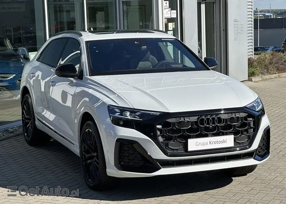 AUDI Q8 