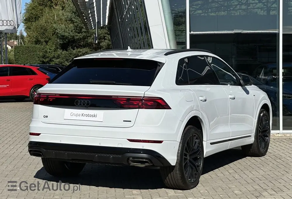 AUDI Q8 