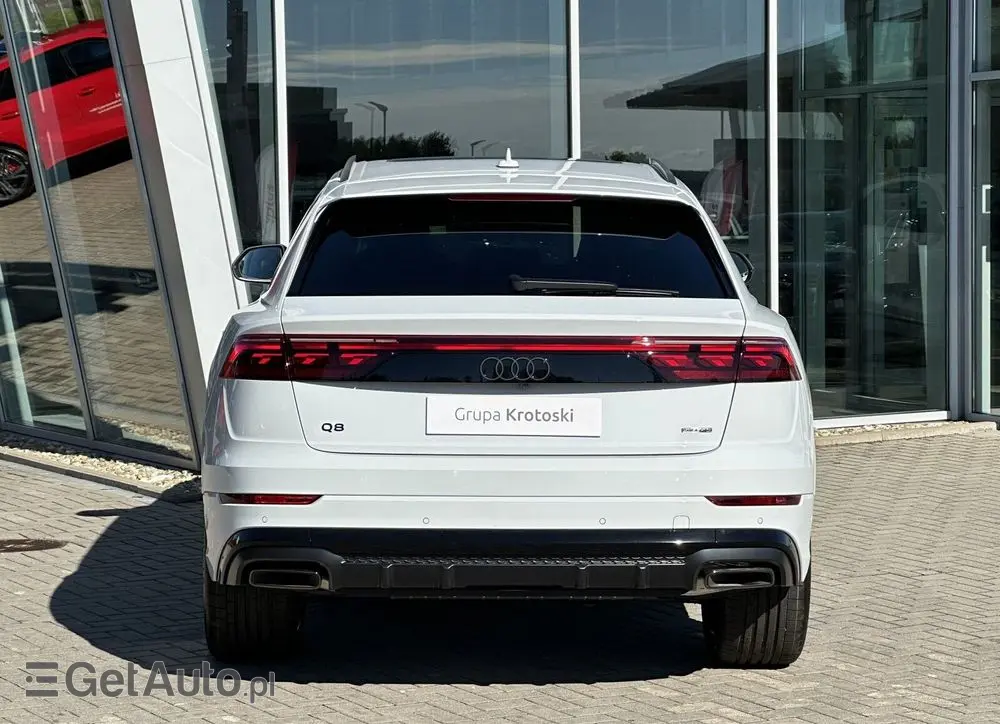 AUDI Q8 