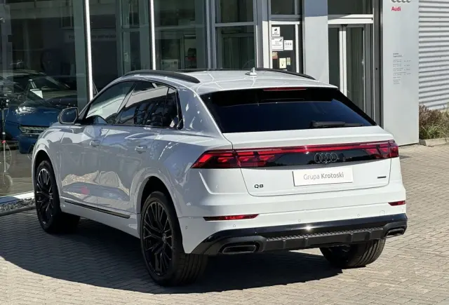AUDI Q8 