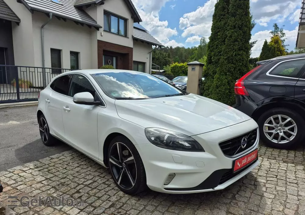 VOLVO V40 D2 Drive-E R-Design Momentum