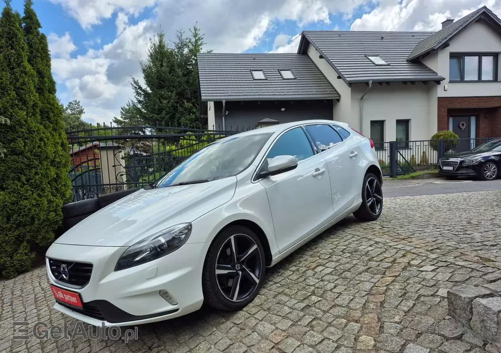 VOLVO V40 D2 Drive-E R-Design Momentum