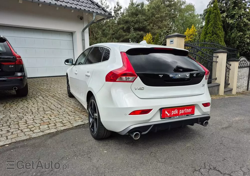 VOLVO V40 D2 Drive-E R-Design Momentum