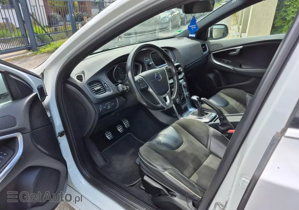 VOLVO V40 D2 Drive-E R-Design Momentum