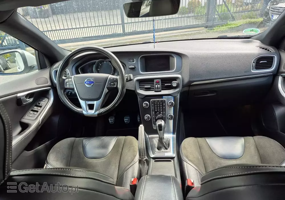 VOLVO V40 D2 Drive-E R-Design Momentum