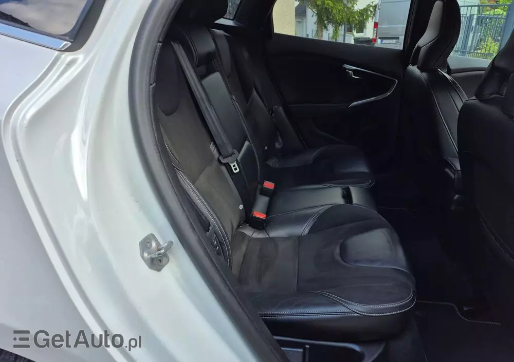 VOLVO V40 D2 Drive-E R-Design Momentum