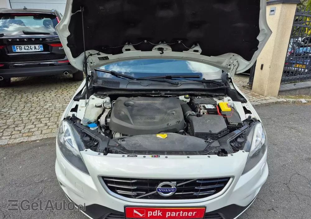 VOLVO V40 D2 Drive-E R-Design Momentum