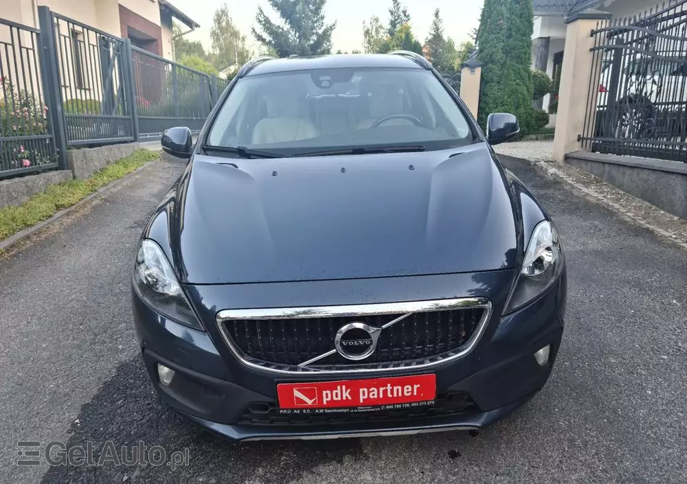 VOLVO V40 D2 Drive-E R-Design Momentum