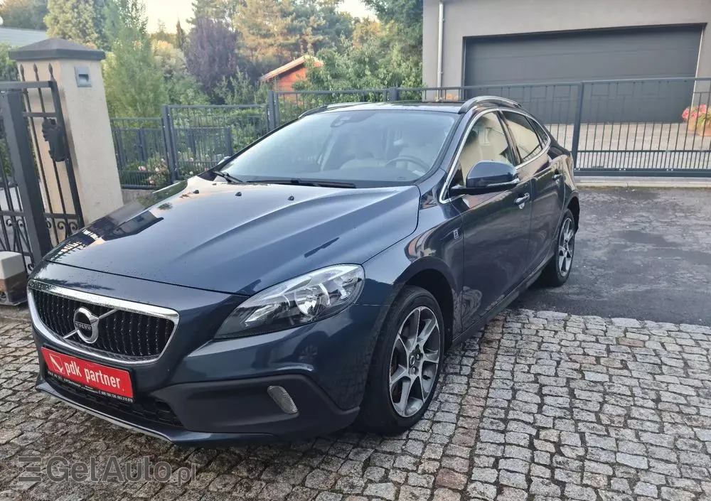 VOLVO V40 D2 Drive-E R-Design Momentum