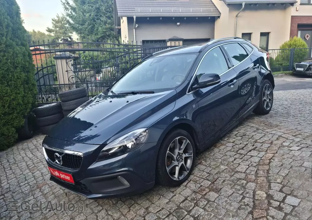 VOLVO V40 D2 Drive-E R-Design Momentum