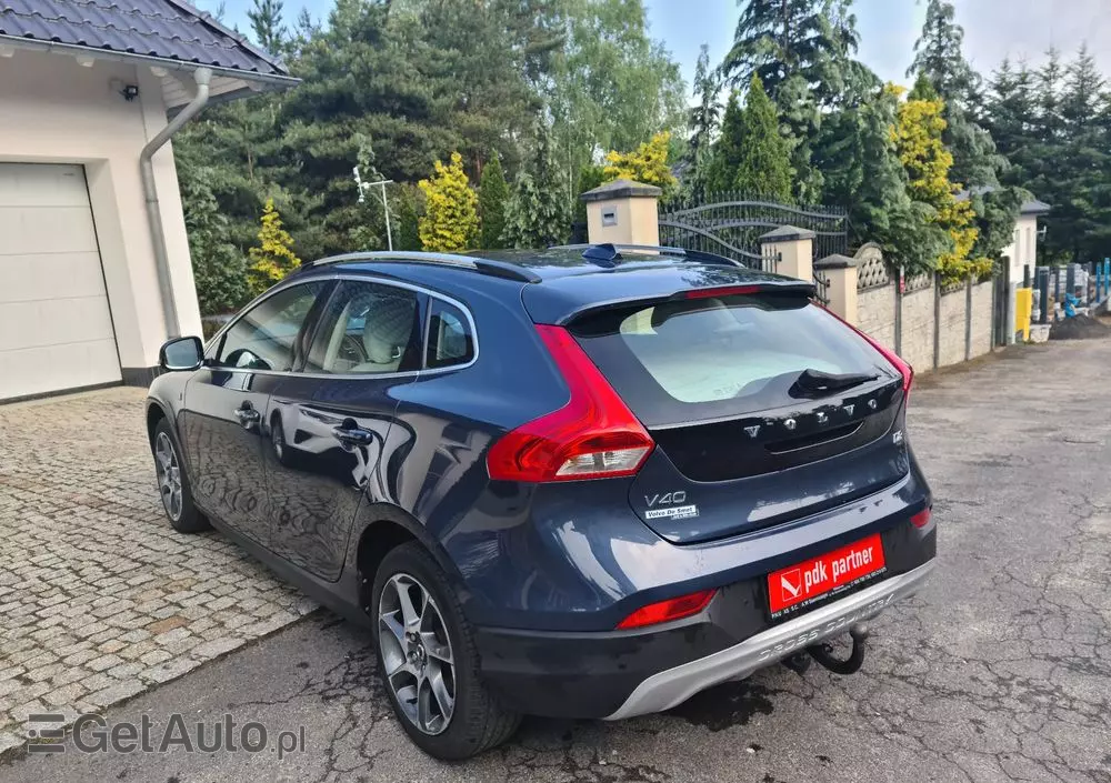 VOLVO V40 D2 Drive-E R-Design Momentum