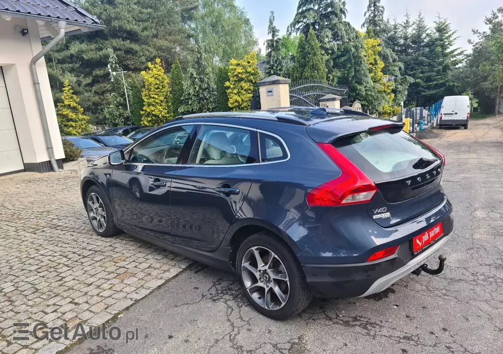 VOLVO V40 D2 Drive-E R-Design Momentum