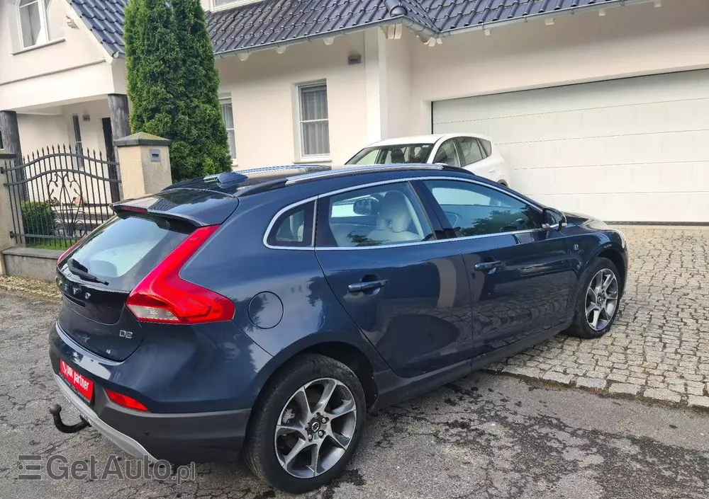VOLVO V40 D2 Drive-E R-Design Momentum