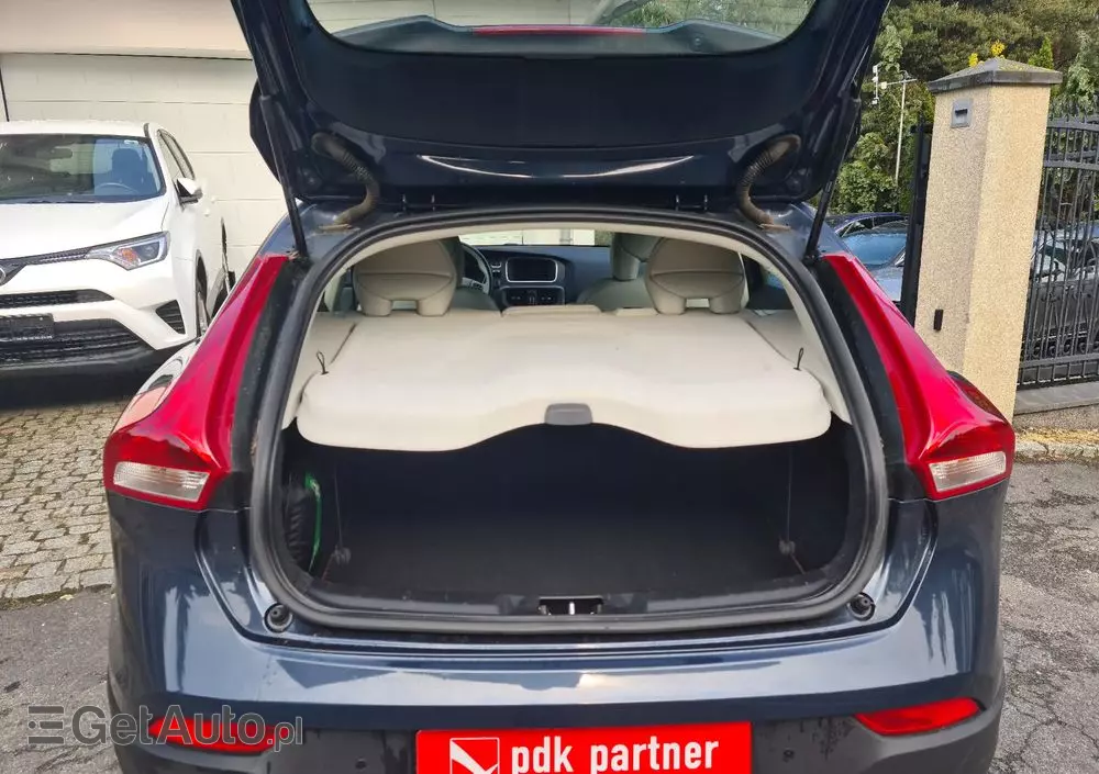 VOLVO V40 D2 Drive-E R-Design Momentum