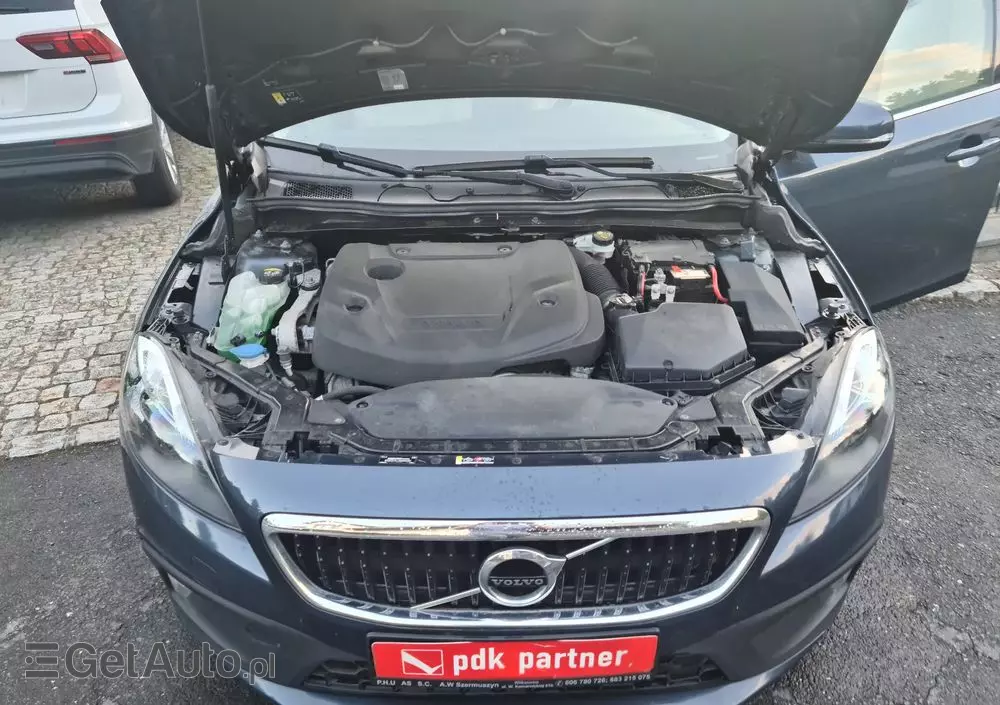 VOLVO V40 D2 Drive-E R-Design Momentum