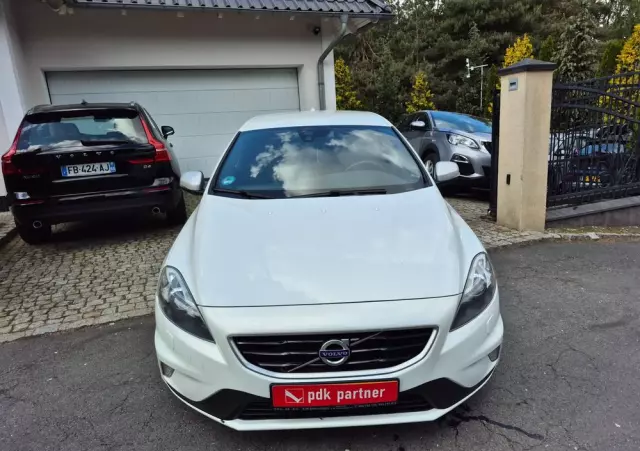 VOLVO V40 D2 Drive-E R-Design Momentum