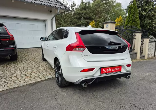 VOLVO V40 D2 Drive-E R-Design Momentum