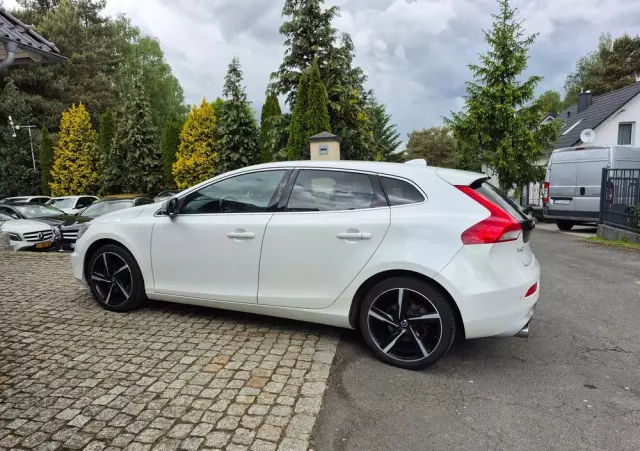 VOLVO V40 D2 Drive-E R-Design Momentum