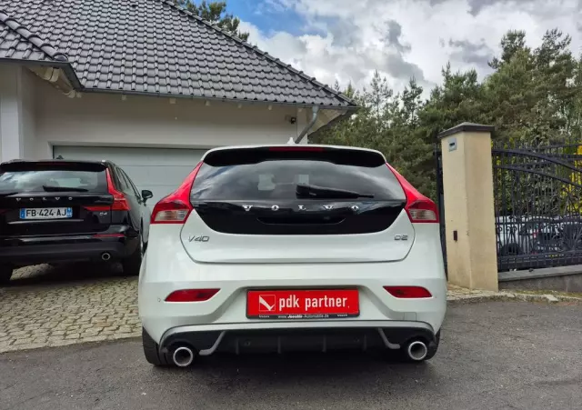 VOLVO V40 D2 Drive-E R-Design Momentum