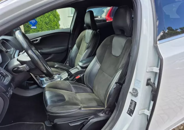 VOLVO V40 D2 Drive-E R-Design Momentum