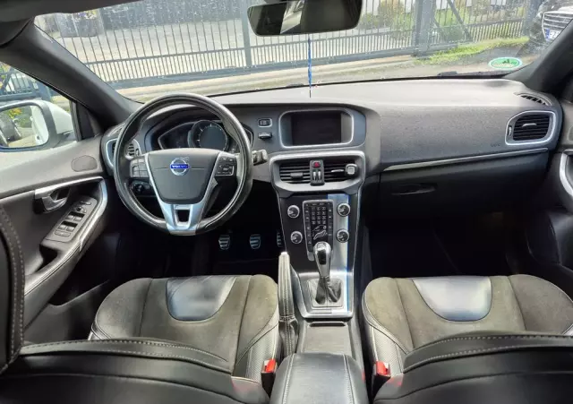 VOLVO V40 D2 Drive-E R-Design Momentum