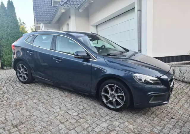 VOLVO V40 D2 Drive-E R-Design Momentum