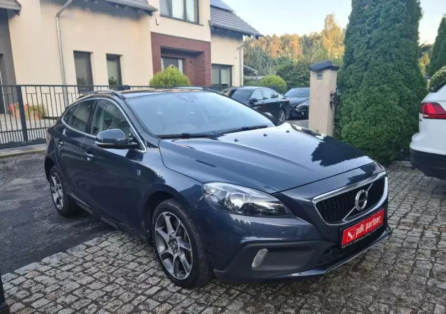 VOLVO V40 D2 Drive-E R-Design Momentum