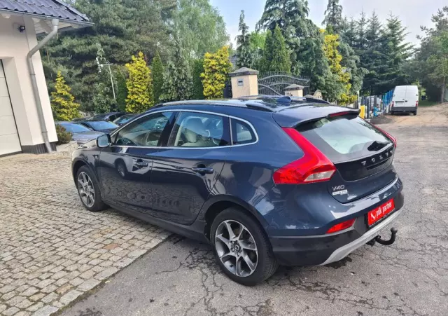 VOLVO V40 D2 Drive-E R-Design Momentum