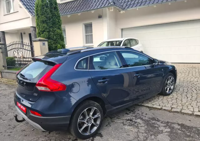 VOLVO V40 D2 Drive-E R-Design Momentum