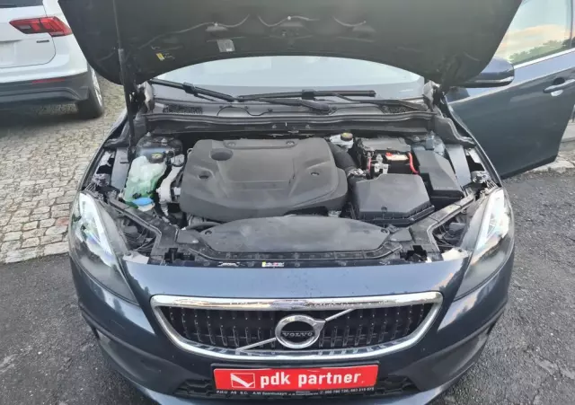 VOLVO V40 D2 Drive-E R-Design Momentum