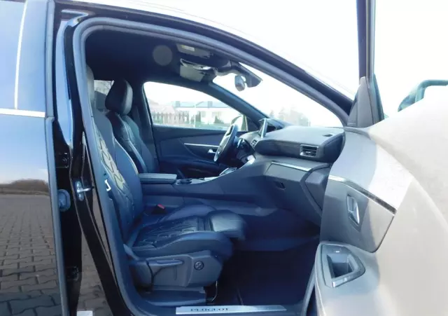 PEUGEOT 5008 1.6 PureTech GT Line S&S EAT8