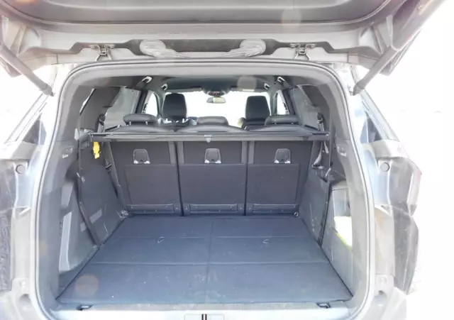 PEUGEOT 5008 1.6 PureTech GT Line S&S EAT8