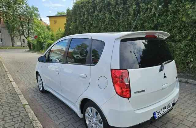MITSUBISHI Colt 