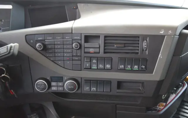 VOLVO FH500 / NISKA KABINA / HYDRAULIKA / EURO 6 / ACC / LEDY / ALUFELGI / SERWISOWANY / SPROWADZONY 