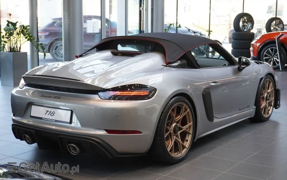 PORSCHE 718 Spyder 