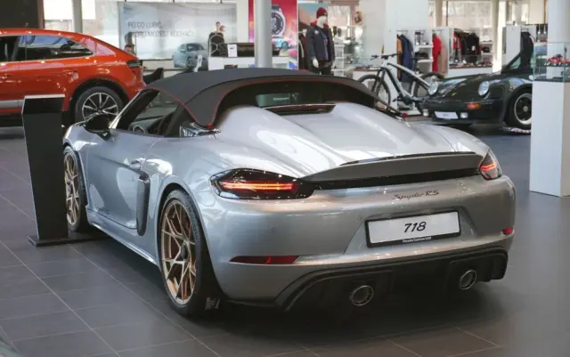 PORSCHE 718 Spyder 
