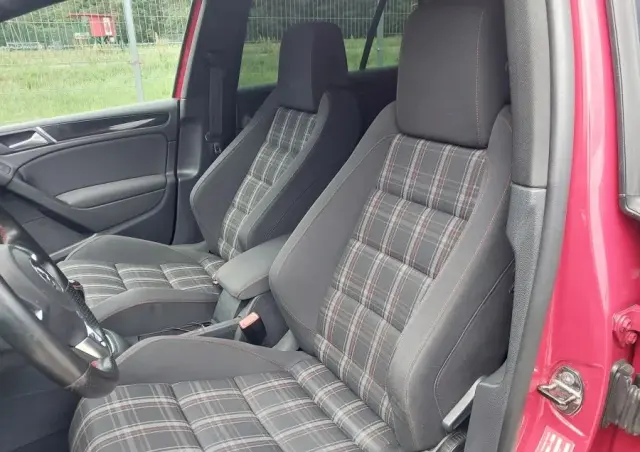 VOLKSWAGEN Golf VI 2.0 TSI GTI