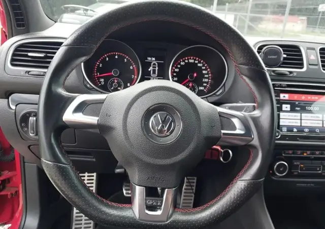 VOLKSWAGEN Golf VI 2.0 TSI GTI