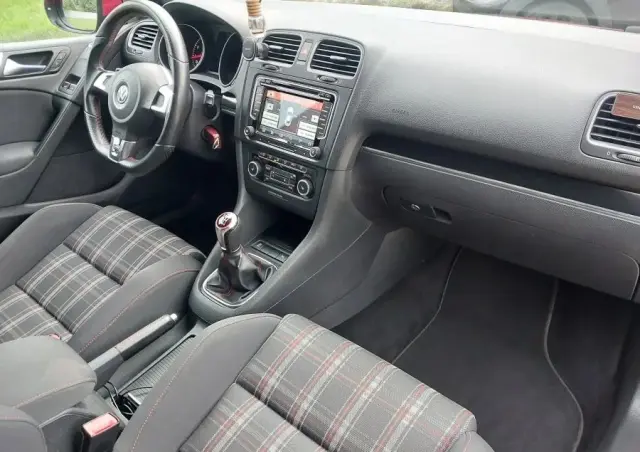 VOLKSWAGEN Golf VI 2.0 TSI GTI
