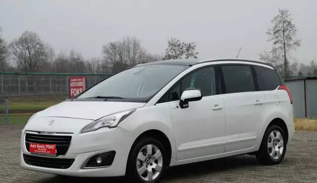 PEUGEOT 5008 