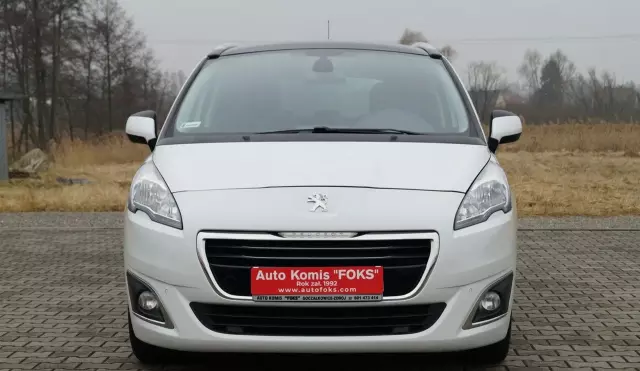 PEUGEOT 5008 