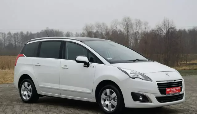 PEUGEOT 5008 