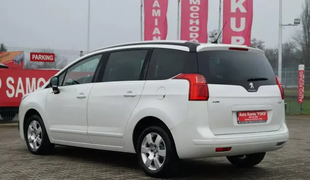 PEUGEOT 5008 