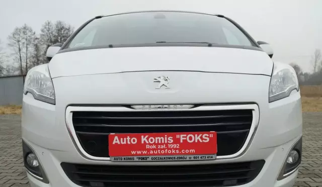 PEUGEOT 5008 
